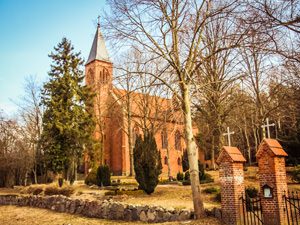 Dankeskirche Sehlen – kirchlich heiraten auf Rügen an der Ostsee | Hochzeitsportal Rügen