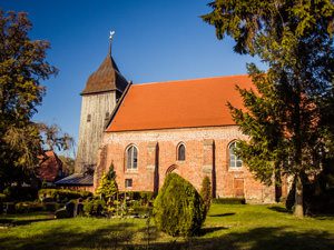 Kirche Zudar – kirchlich heiraten auf Rügen an der Ostsee | Hochzeitsportal Rügen