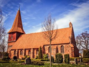 Kirche Altefähr – kirchlich heiraten auf Rügen an der Ostsee | Hochzeitsportal Rügen